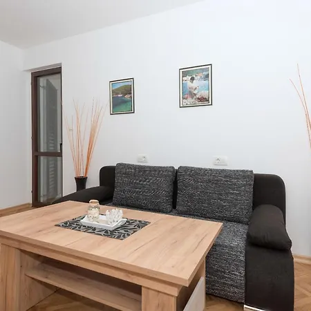 Royal M&m Apartman *