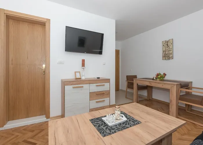 Royal M&m Apartman *