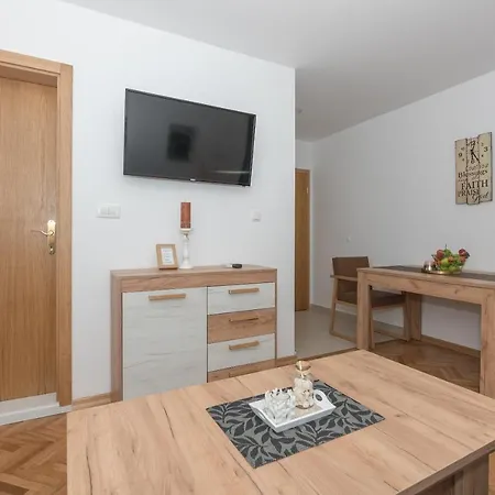 Royal M&m Apartment *