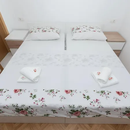 Royal M&m Apartment *