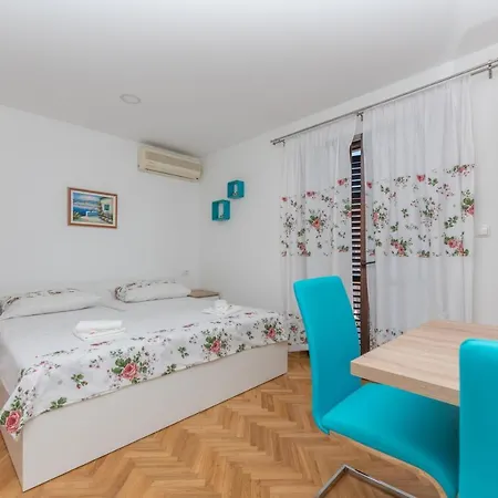 Apartment Royal M&m Makarska