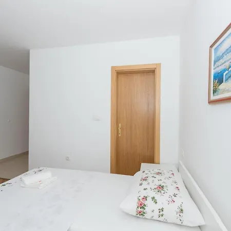 Royal M&m Apartment *