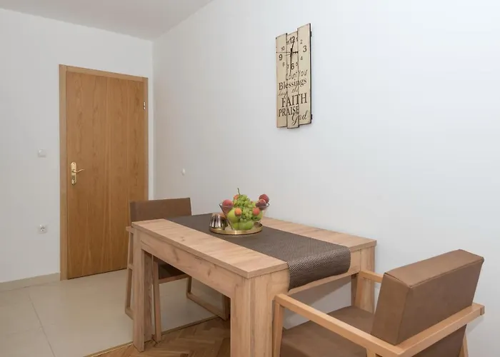 Royal M&m Apartment *