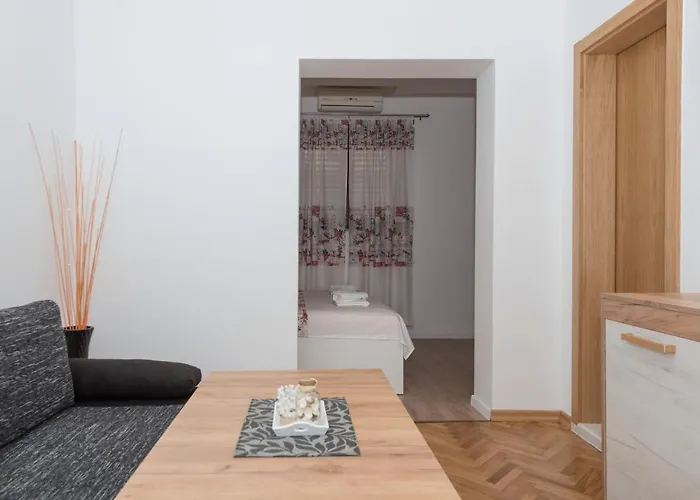 Royal M&m Макарська