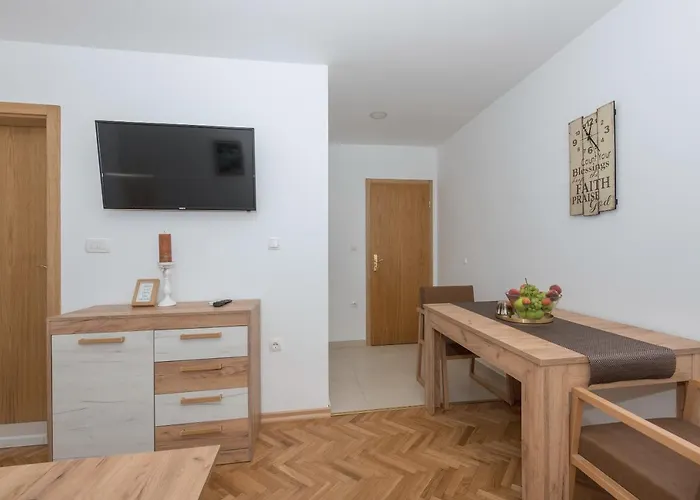 Royal M&m Макарська