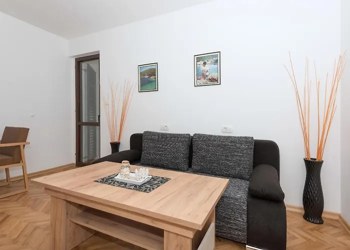 Royal M&m Apartment *